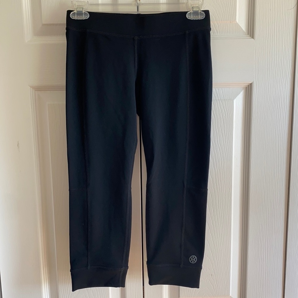 CAbi #639 Tech Crop Athletic Black Leggings Sz XS